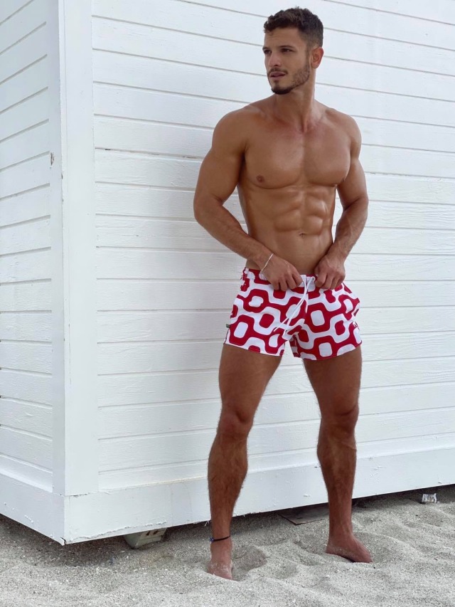 Hotguysforyou2128: