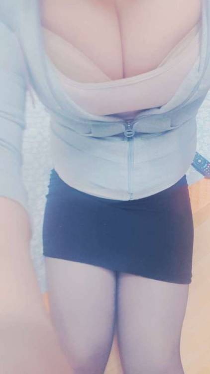 Full up cross dresser. From korea wonju.Im fat. Im 179cm 25 old. 89kg. Need some dick in my ass or m