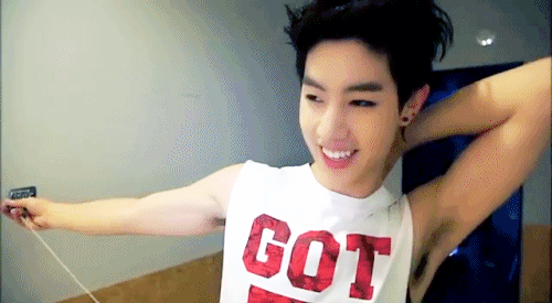 hairykpoppits:  xkezhda:  wangjckson:arms ʘ‿ʘhairykpoppits He’s calling you guys so much(?).  Mark casually flaunting his pits cuz he knows we love itIZIZ
