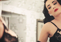 glovelovers:  Normally don’t post GIFs but Dita and Gloves!!