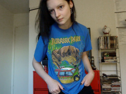 circuitbird:  I’m not usually a colorful dresser, but when your friend gifts you a 100% legit vintage Jurassic Park t-shirt, you fucking wear that shit. 