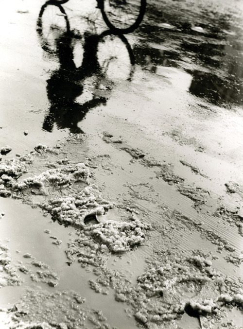 Paul Wolff, Cyclist in snow slush, Radfahrer im Schneematsch, 1930s. Gelatin silver print. Via Klein