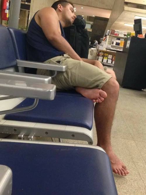 tazluvzfeet:Barefoot and asleep in Public! = Yes Please!!! &lt;3