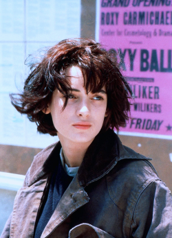 Shesnake: Winona Ryder In Welcome Home, Roxy Carmichael (1990).