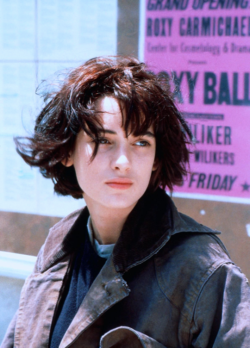Porn photo shesnake: Winona Ryder in Welcome Home, Roxy