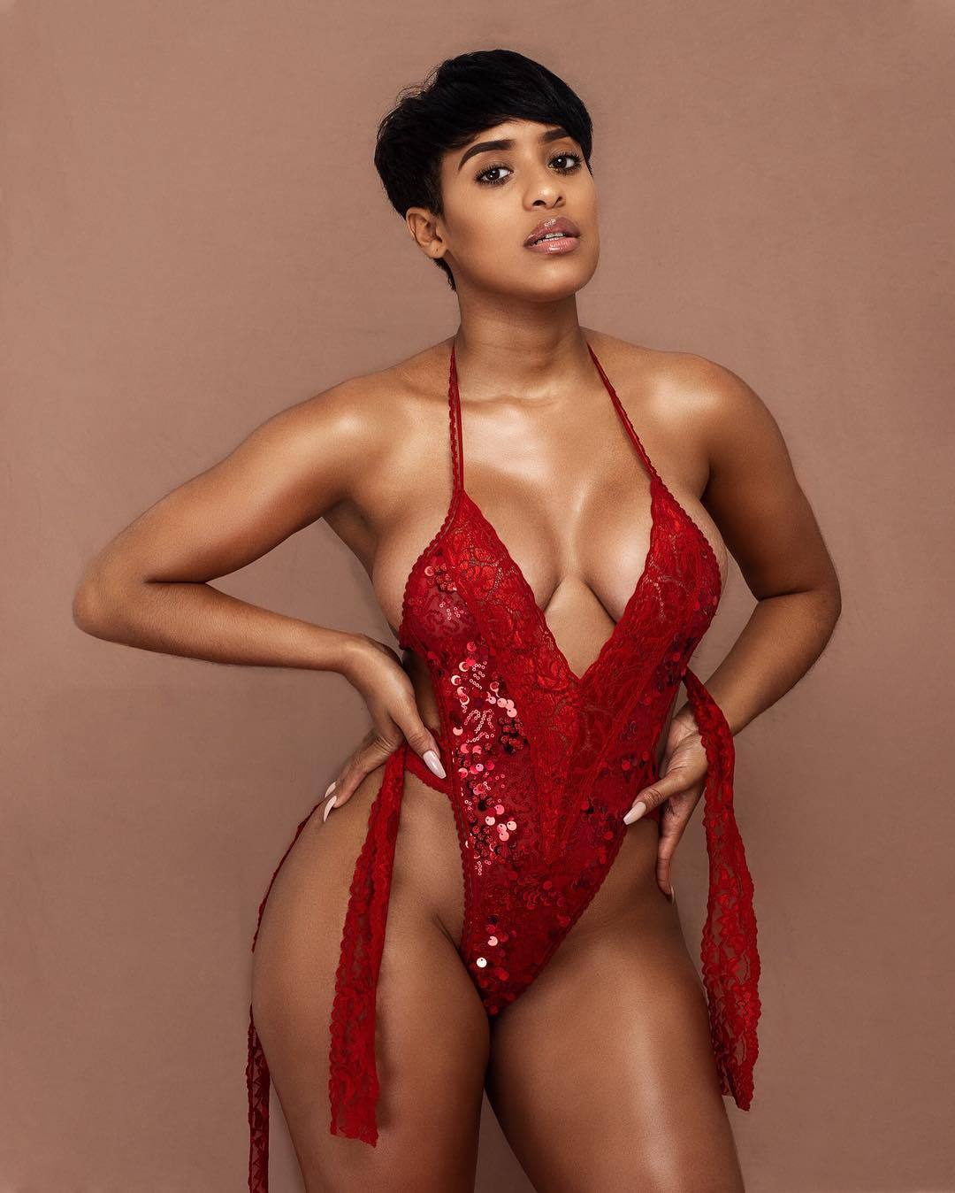 thefinestbeauties:  Shaquira Mendez 🎄