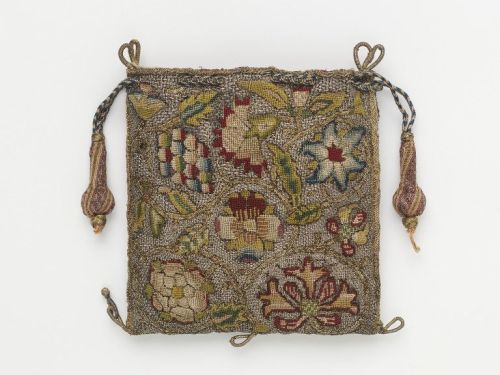 Embroidered linen purse (British), first half of the 17th century. From the Victoria &amp; Alber