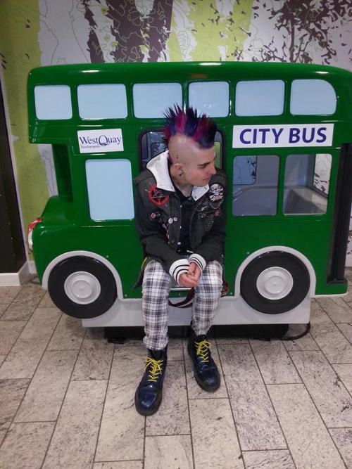 tabby-and-felix:  Punks Not Dead! 