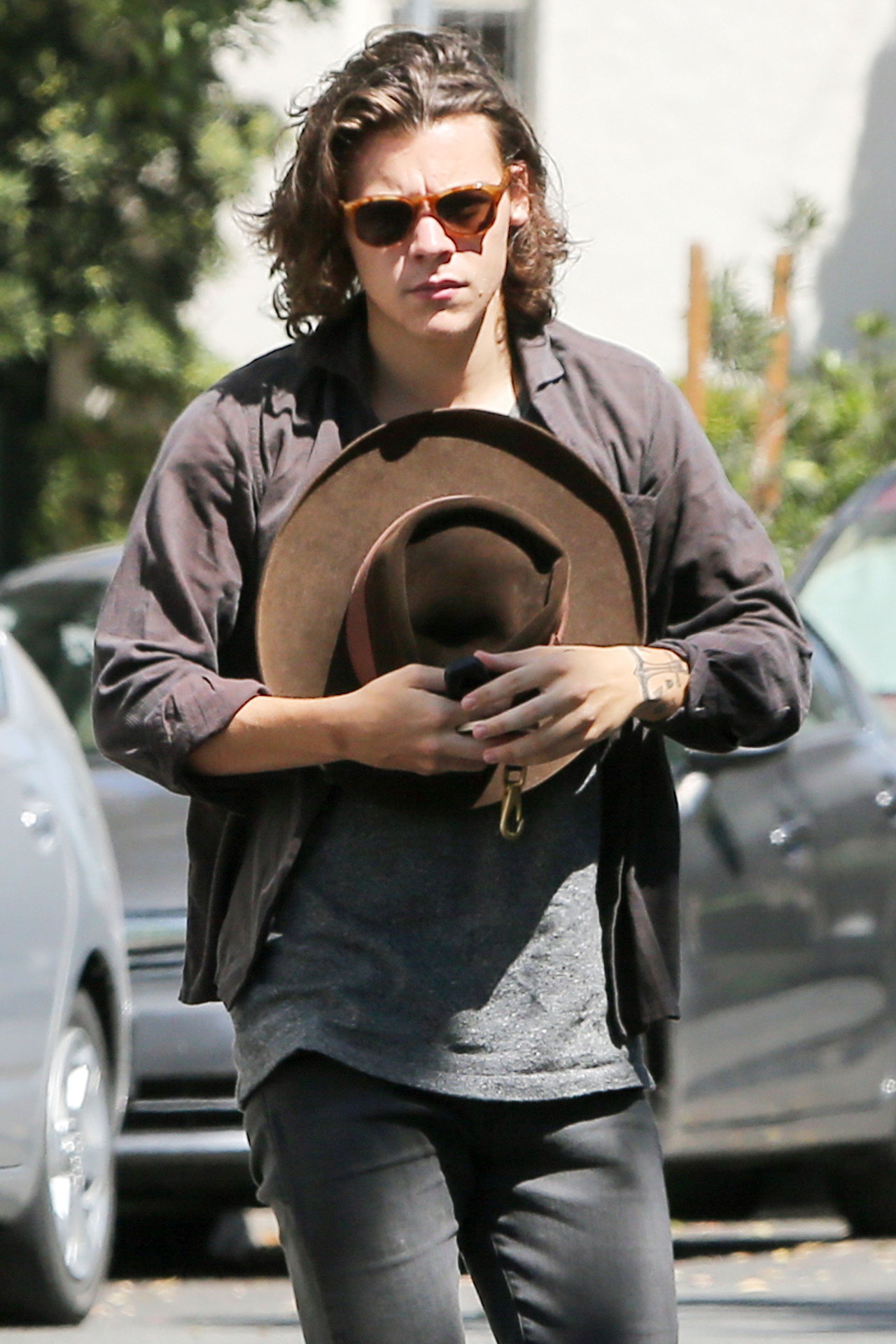 direct-news:  HQ’s - Harry Styles seen out and about in Los Angeles. Harry seen