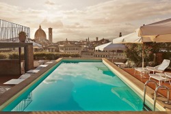 biisousss: Rooftop pool in Florence 