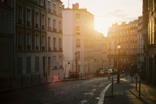 hellanne:  Sunny days in Paris by Robert Black