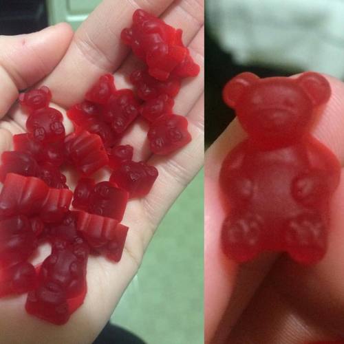 So late with posting this but I made me own raspberry sugar free gummy bears! So yummy. #keto #ketos