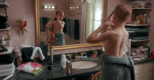 brothertedd:  Home Alone (1990), dir. Chris Columbus Cinematography by Julio Macat 