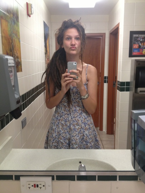 nourishmydirt:  Rest stop princess 