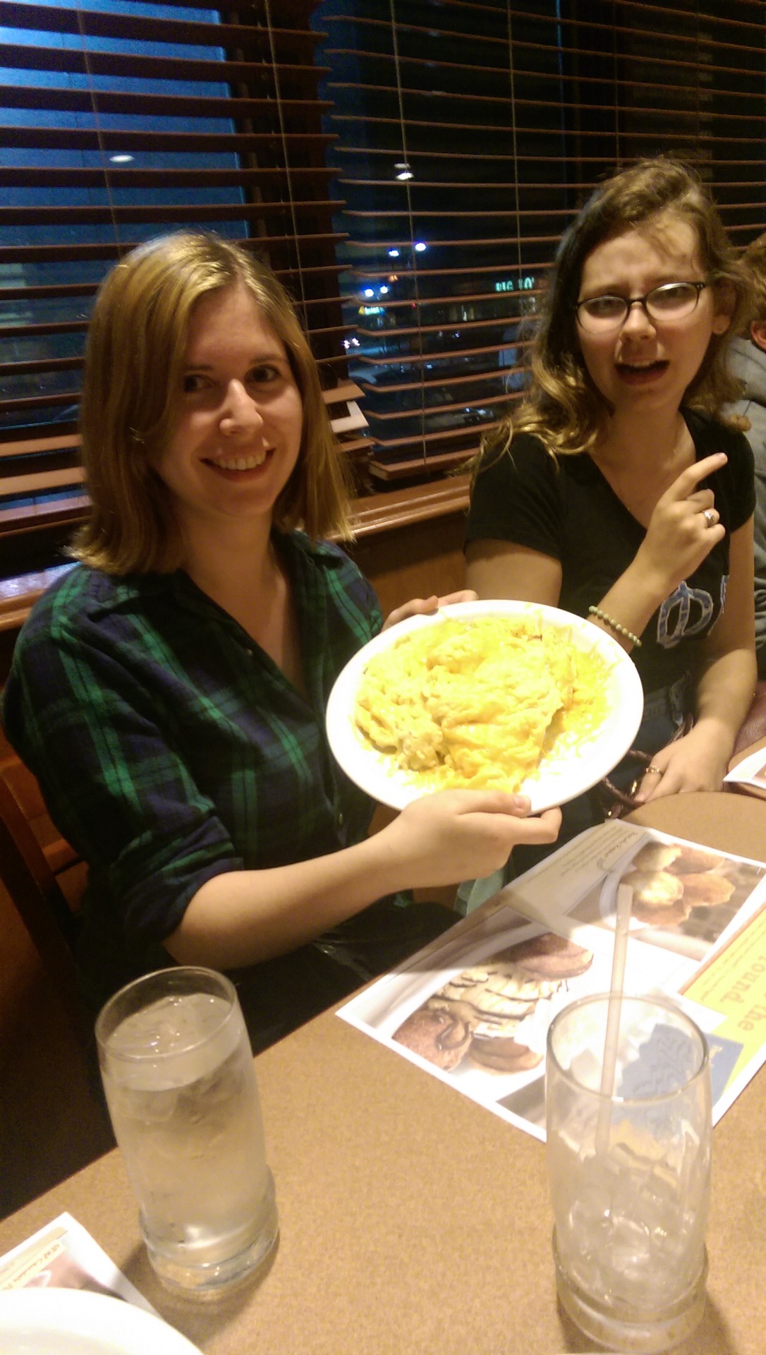 dennys:  and-down-we-go:  So last night a bunch of my friends and I went to Denny’s