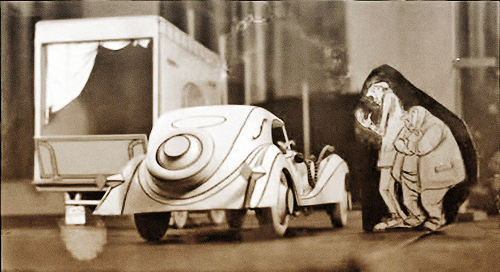 pan-pizza:  wackd: mickeyandcompany:  In order to save costs, the 101 Dalmatians production team thought up an inventive way to animate the vehicles seen in the movie. Instead of drawing the vehicle frame by frame the conventional way, a cardboard model