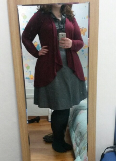 fuckyeahchubbyfashion:  Felt cute for work today  Dress: ModCloth, About the Artist