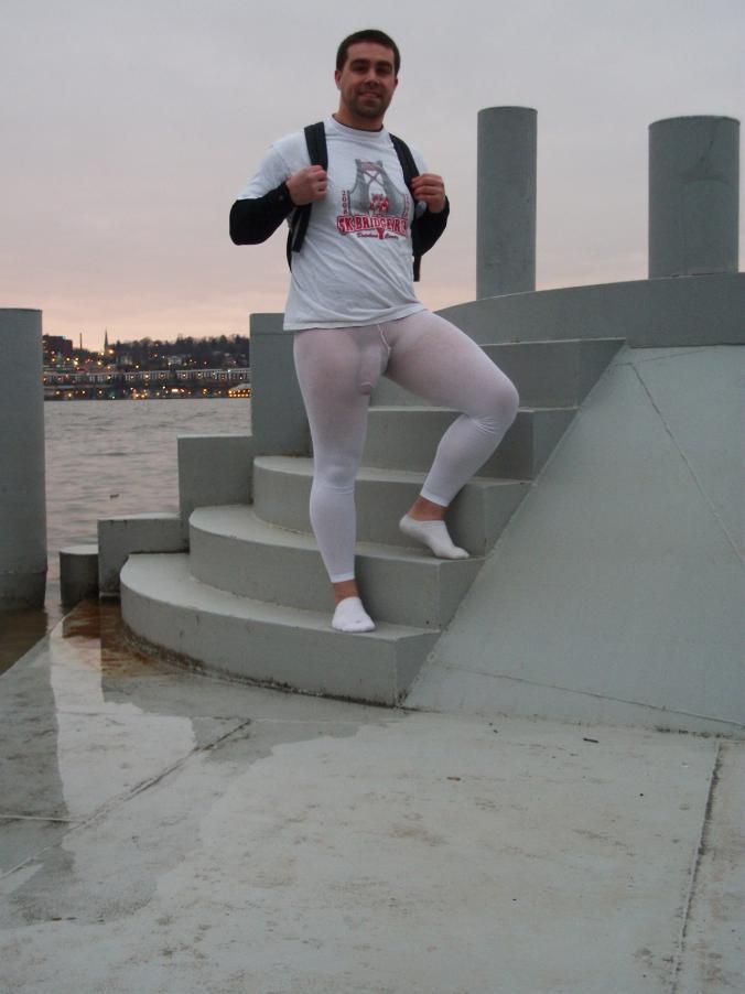 guys-with-bulges:  Just going out for a stroll. For more see The Bulge Report.