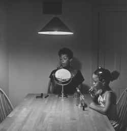 grupaok:  Carrie Mae Weems, Untitled (Kitchen