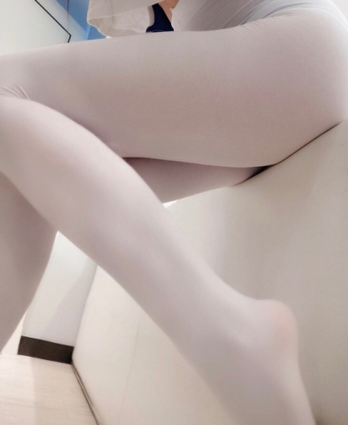 sexwanju: 来老师家补课，被脱光了！