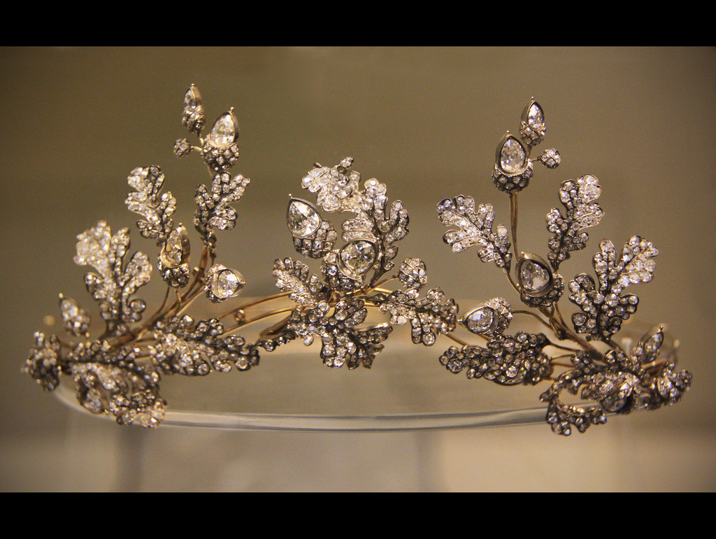 themagicfarawayttree:  Diamond oak-leaf tiara, English, Hunt&amp;Roskell, London,