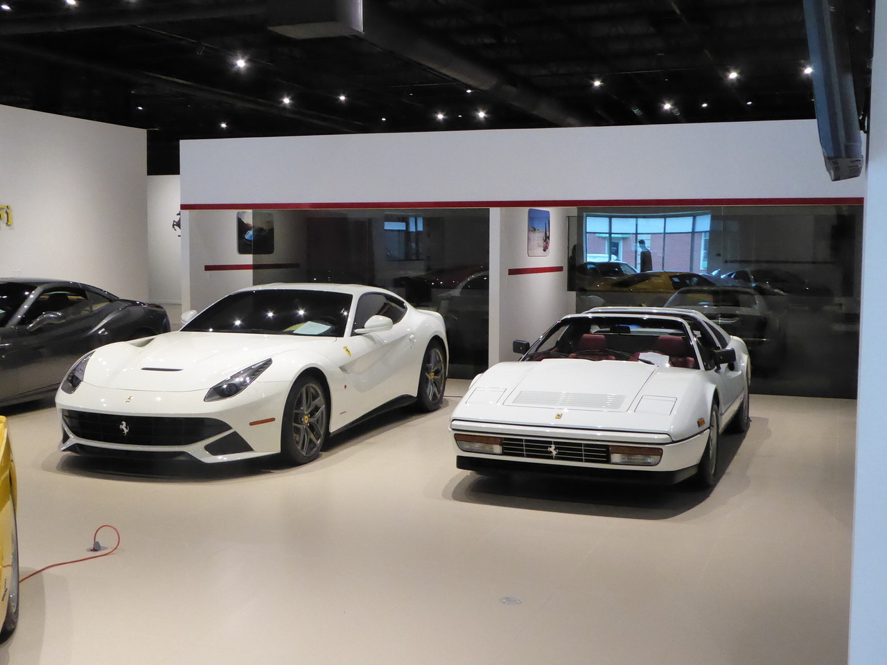 fromcruise-instoconcours:  Weekend highlights #1: a drive out to Lake Forest Ferrari.