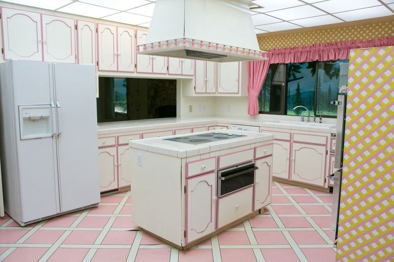 coolthingoftheday:  While this photograph of a seemingly regular house may look unassuming