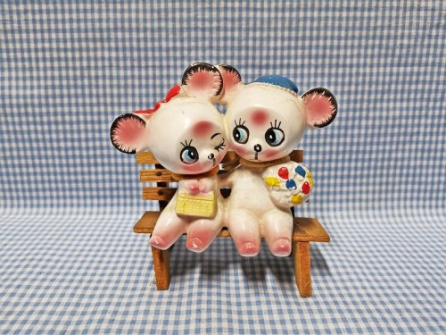 figdays:      kitsch   bear figure //   Laddavintagedoll  