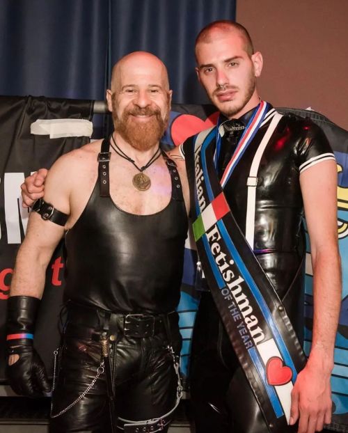 With Italian Fetishman of the Year 2022 #ify22 @its.maxthepup Max Grant #leather #fetish #community 