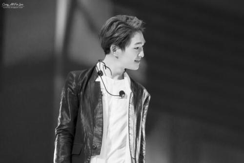 bakafirefly:  Daily Dose of Onew  #174 Black and White Onew Special