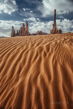 Still Another View of Monument Valley, sunrisewith my Navajo guide, Tom PhilipsYei Bi Chei, Tse Biyi Yazzie, Totem Pole Navajo Nation -jerrysEYES