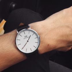 nice-wig-janis:  The perfect watch from Daniel Wellington to suit any occasion! Use the code “ADRIAN15” to receive 15% off your purchase! Valid until January 15th!