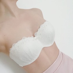 cutelyuncovered:  This bra is so delicate