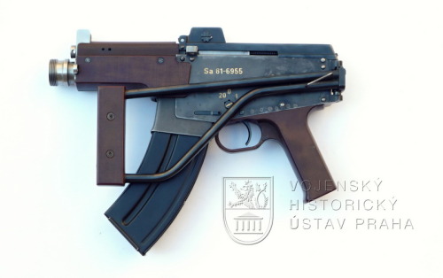 historicalfirearms:   Samopal 81 Krása  The Sa 81 Krása (meaning ‘beauty’) was developed in the late