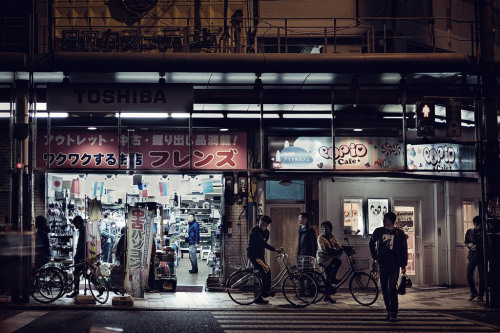 toshibu: 大阪での夜の場面 by リンドン Via Flickr: フジ　日本　Fuji X-T1 23mm 1.4 Japan Osaka