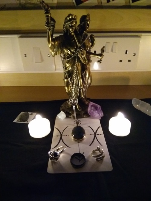 My (new &amp; upgraded!) altar for the first Deipnon of Hekate of 2018