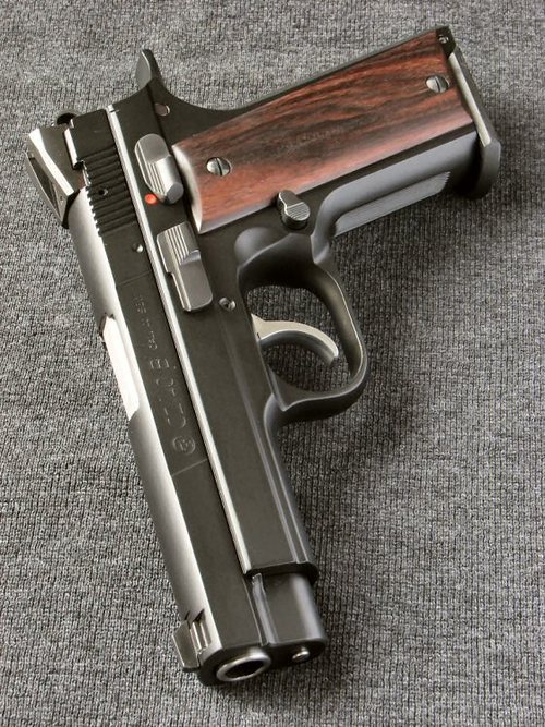 weaponslover:  Colt CZ-40.