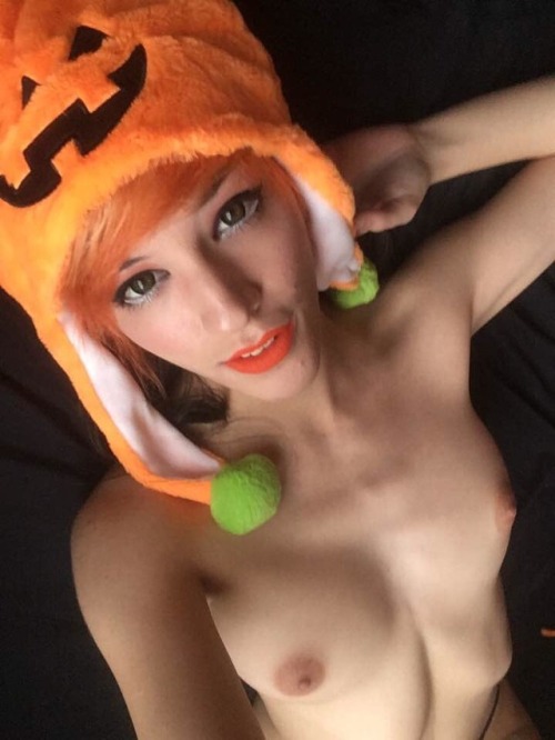 kinkykawaiiprincess:  metallover1294:  Sharing more of @kinkykawaiiprincess because….well look at her. She’s gorgeous :D  Awe you’re the sweetest 🖤❤️🖤