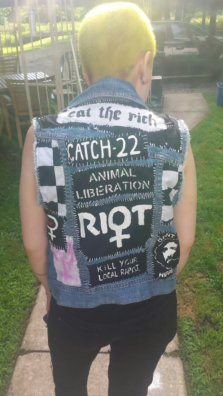 be-brief:  be-brief:  I loooove my vest.  This is so old and I just sold that vest.
