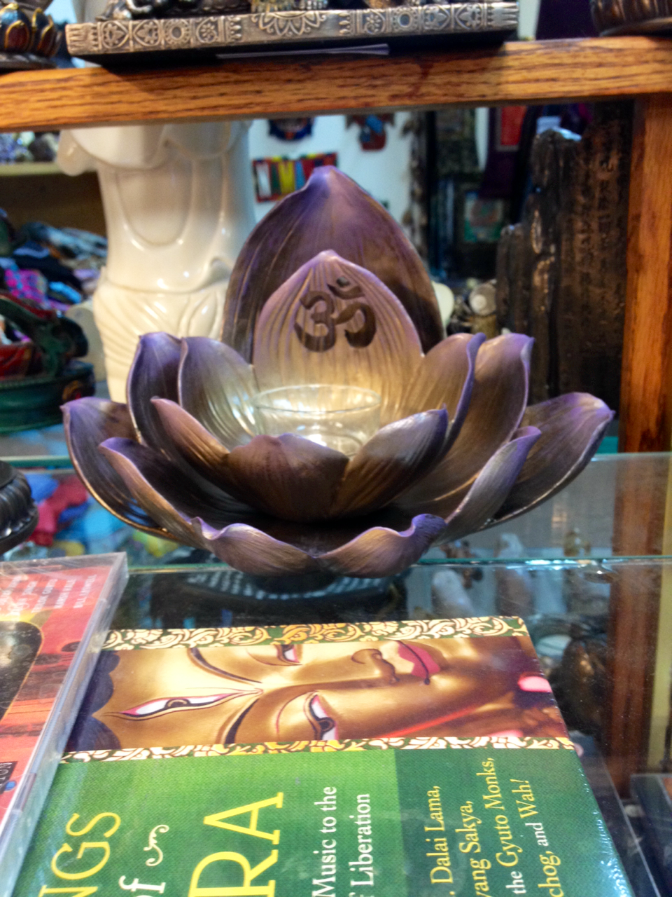 effervescentvibes:  I love spiritual little shops so much we have one in my town