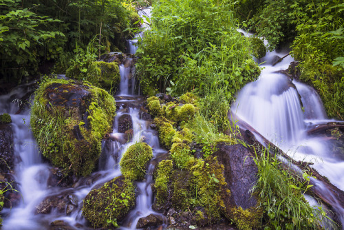 Marmot Pass Waterfall by l_c_m_tt_ www.lucascometto.com