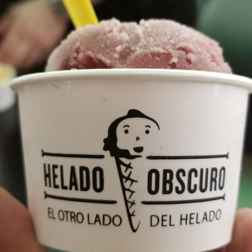 “Helado Obscuro” caminando en la CDMX encontre una heladeria super novedosa en donde los