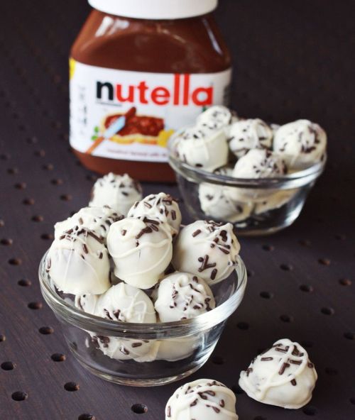 thecakebar:  White Chocolate and Nutella Truffles 