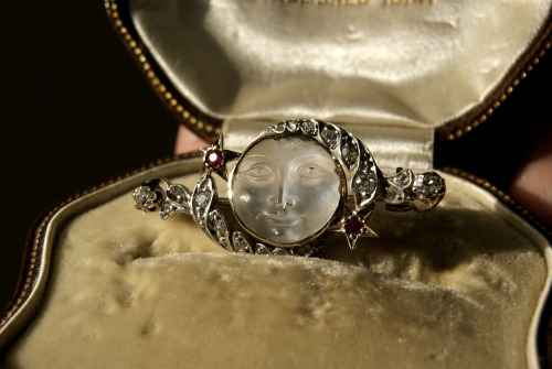 omgtsn:cemeterywind:Late Victorian brooch with a man in the moon cameo carved from transparent moons