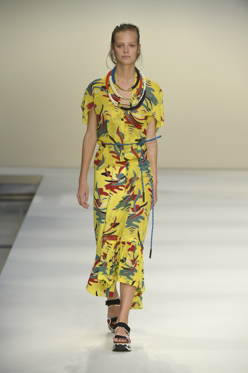 Défilé Marni Printemps été 2015 à Milan fashions-addict.co