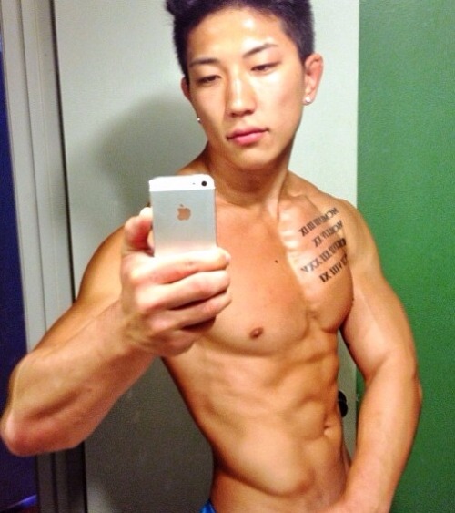 Porn moreasiansplease:  Hot hunk Paul Yoo’s photos