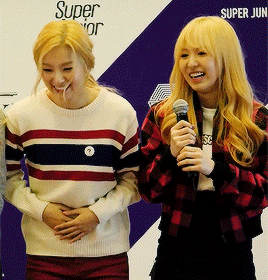 poor irene getting startled by the microphone feedback and seulgi and wendy cutely