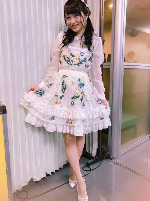 funkyfunx: 向井地美音さんのツイート: “レコ大新衣装 花の刺繍がとっても可愛かったの〜〜 t.co/j08KINcuka”