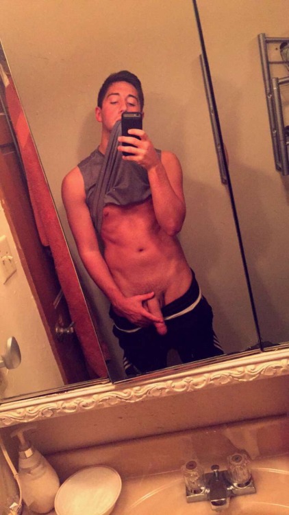 straightsnaps:  straight boy snaps exposed