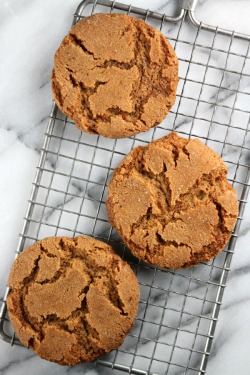 foodffs:  CRISPY MOLASSES COOKIESReally nice recipes. Every hour.Show me what you cooked!